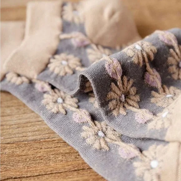 5 Pair Floral Pattern Socks-NWT - Picture 3 of 4